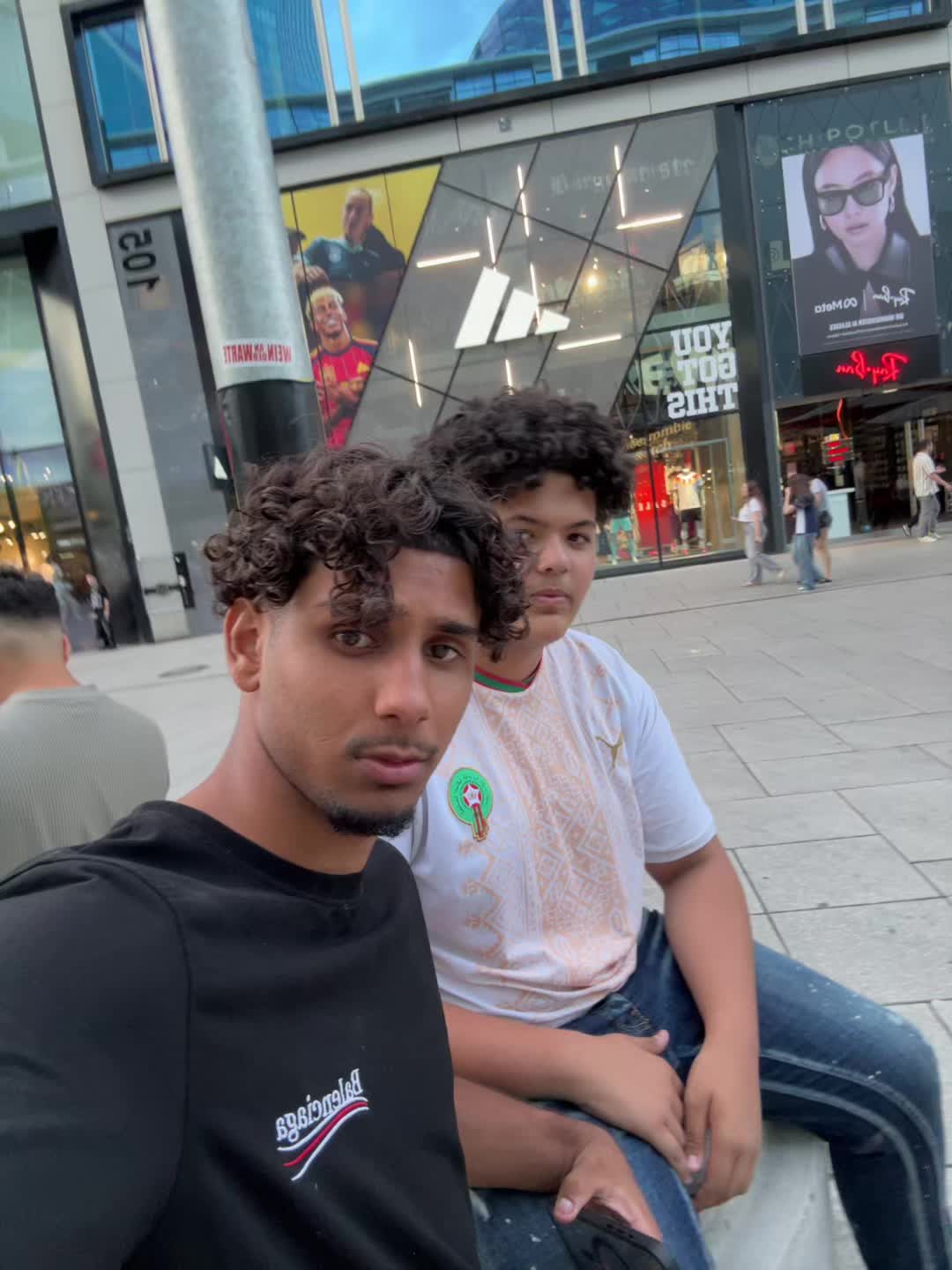 @𝒩𝒶𝒾𝓂🦍