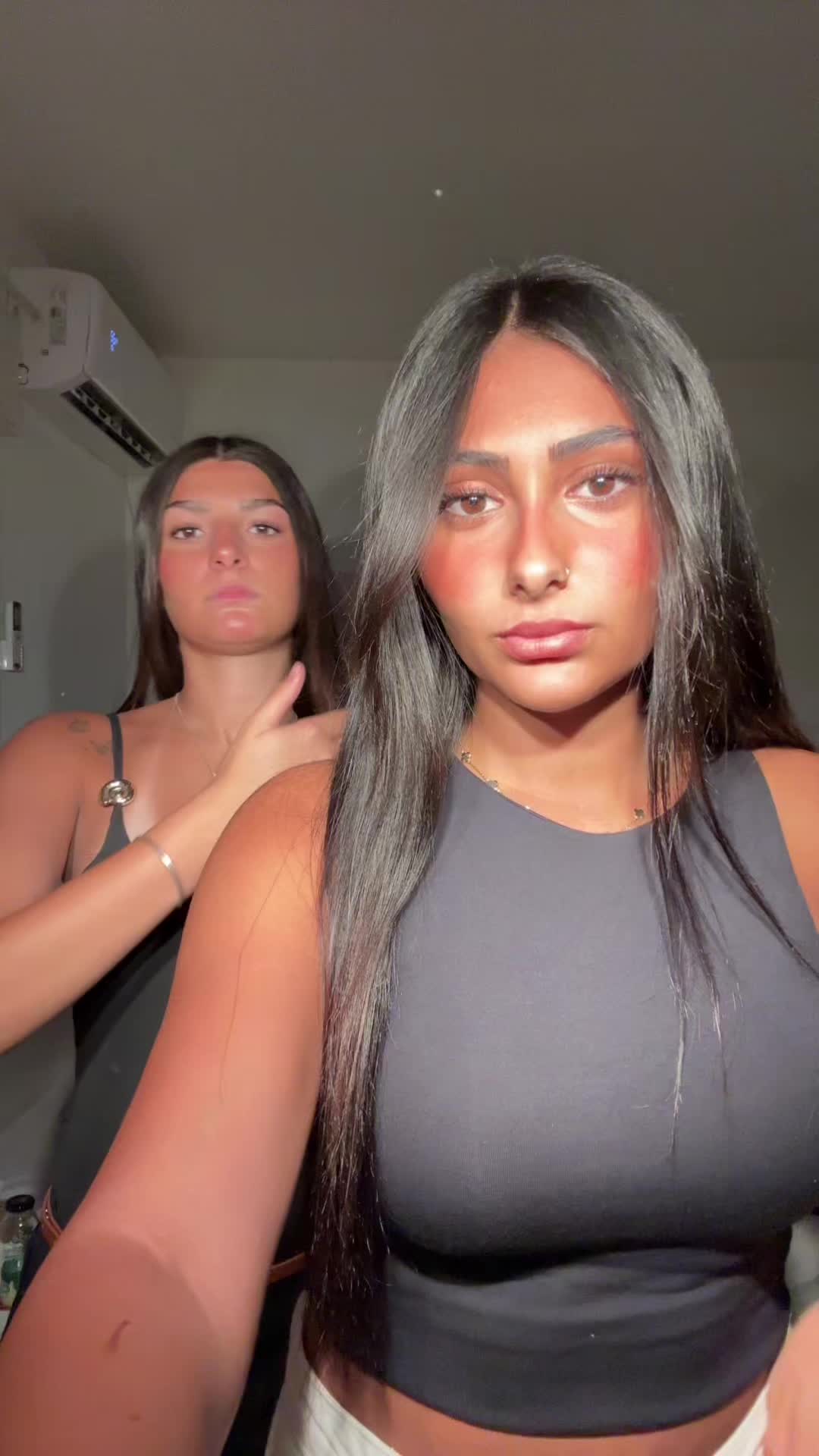 @Leahshamai