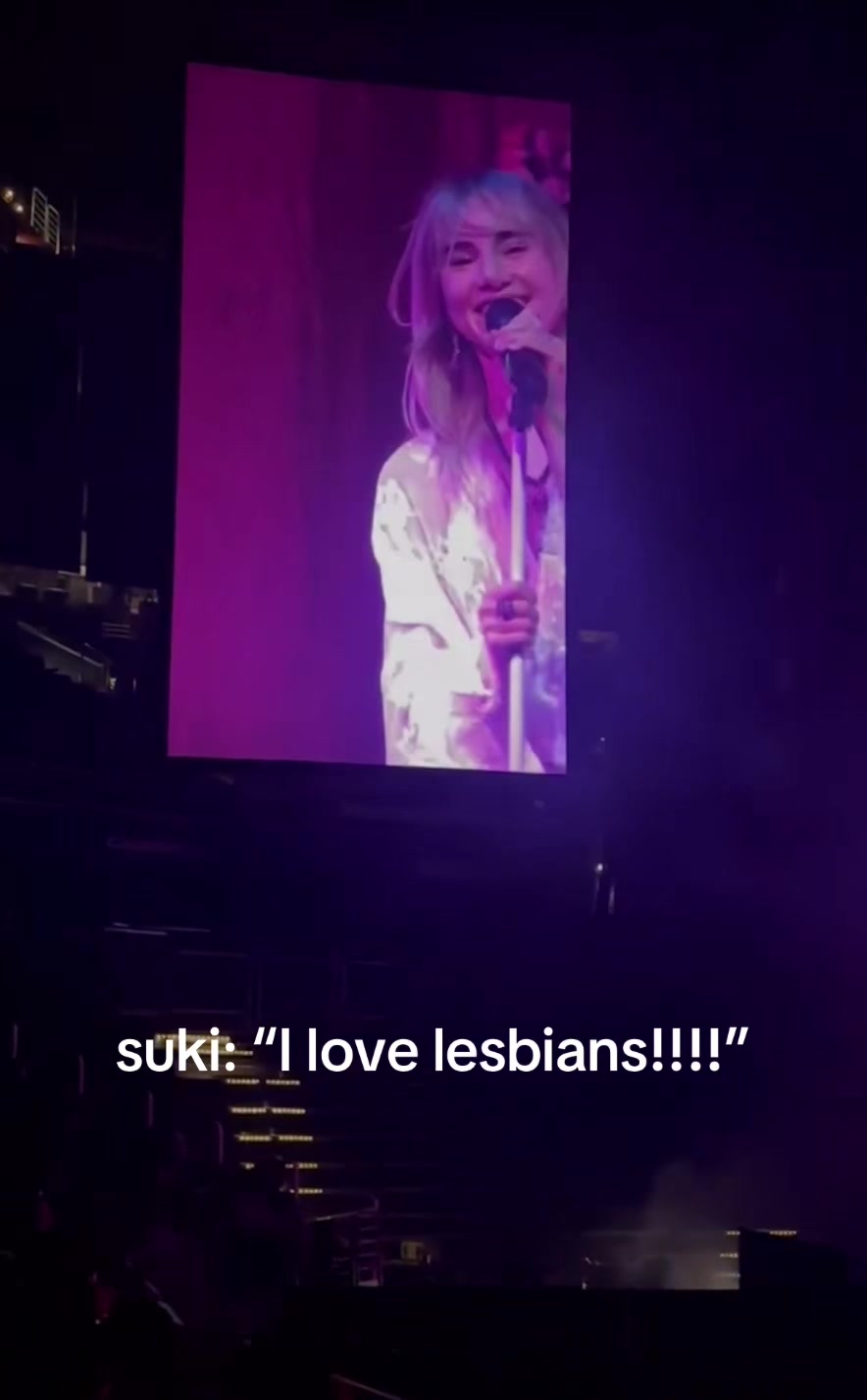 @carly โข