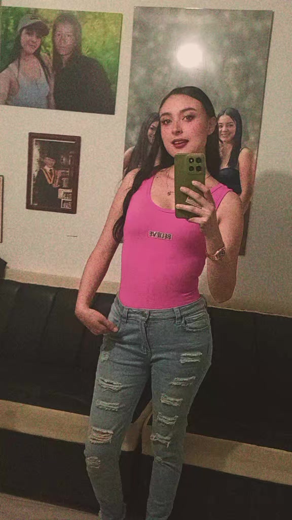 @Laura Valencia🐼🐼