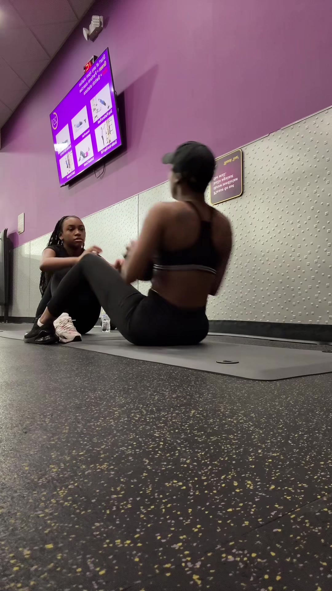 @HeyyNell