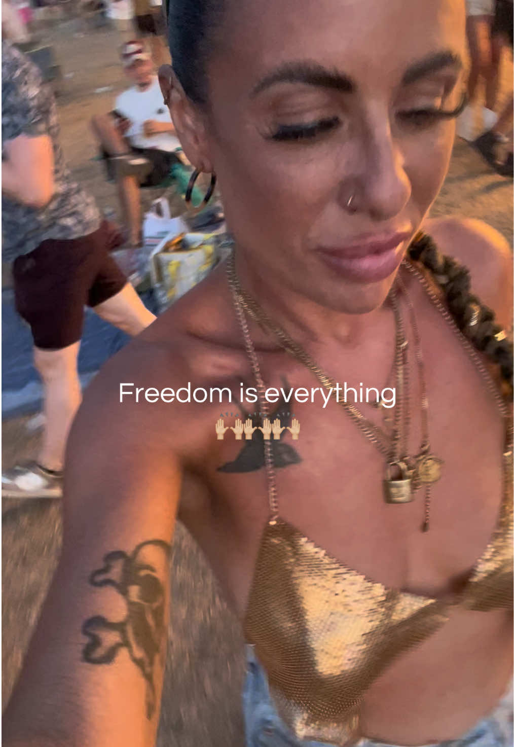 @JustSarahLou