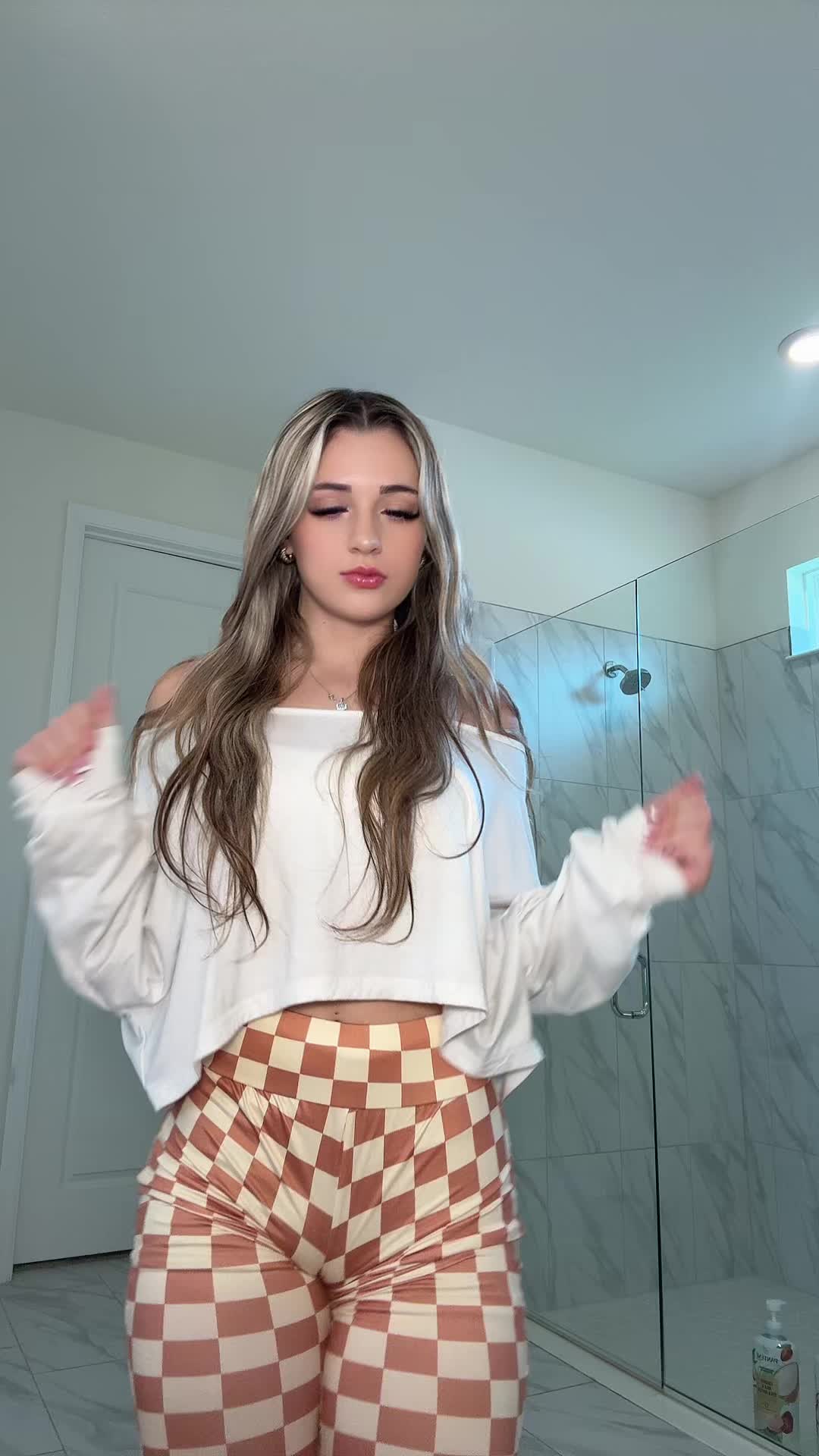 @zzoeyava