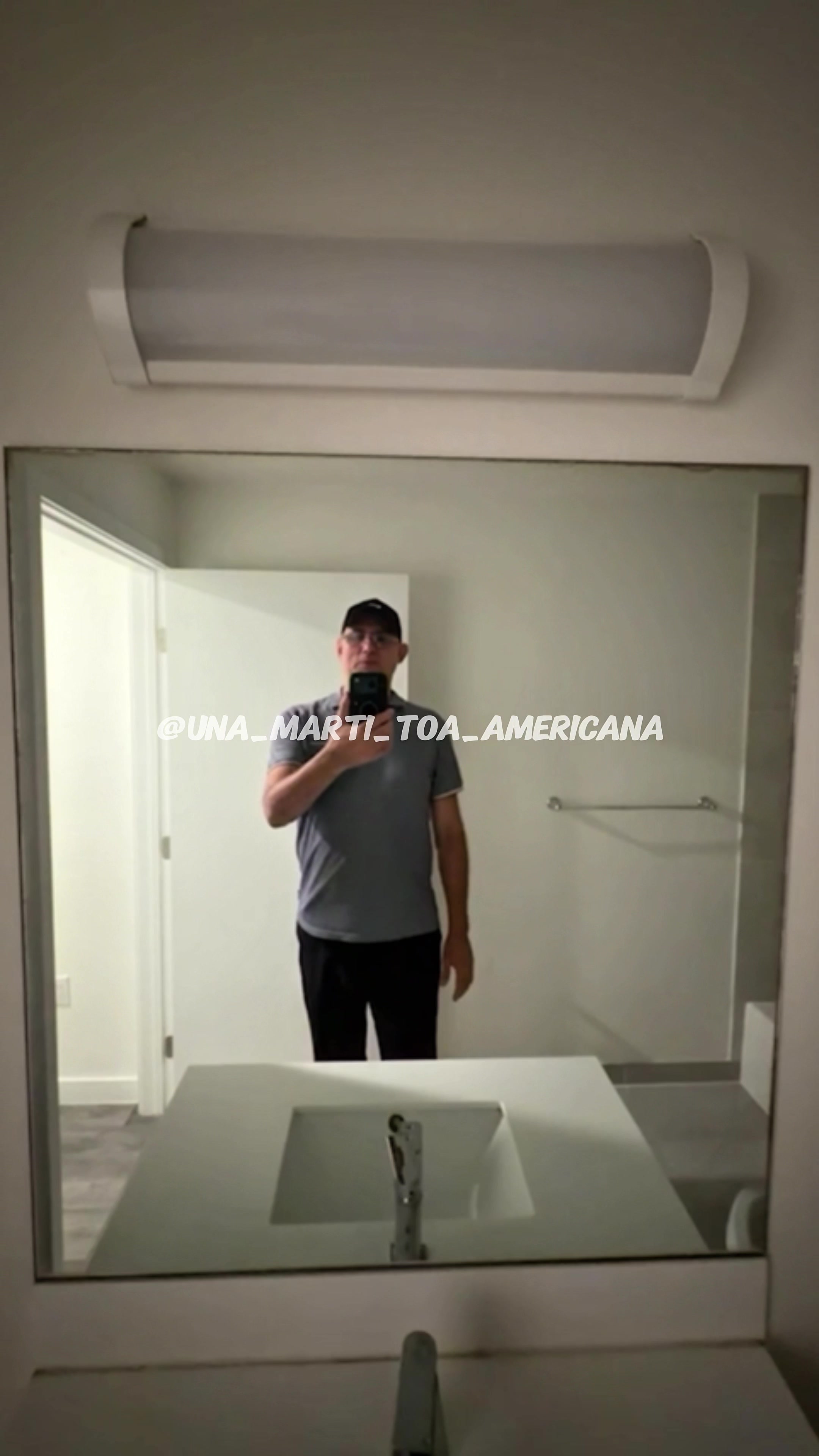 @una_marti_toa_americana