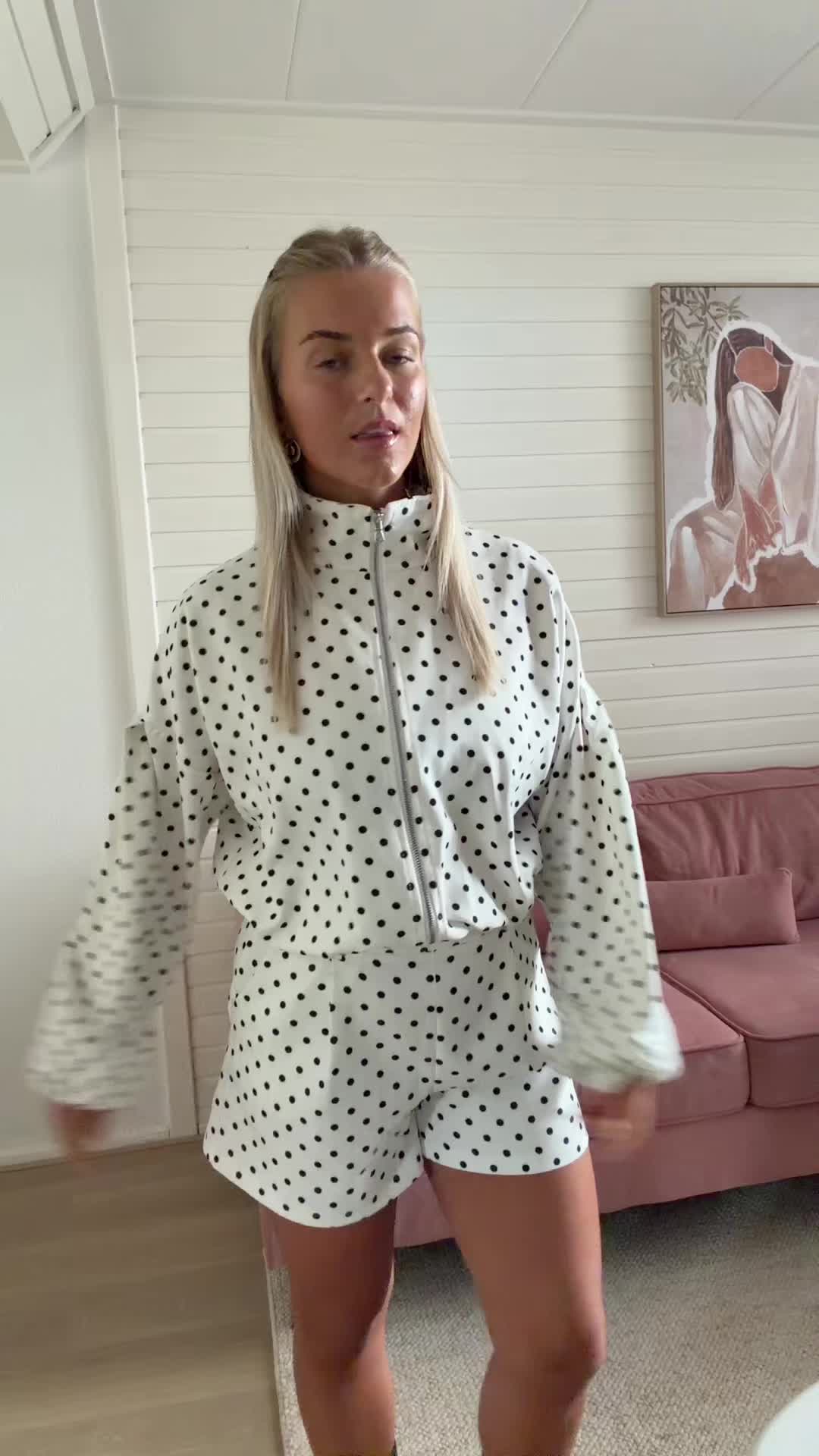 @MELANIE STINSTRA ๐ด๐