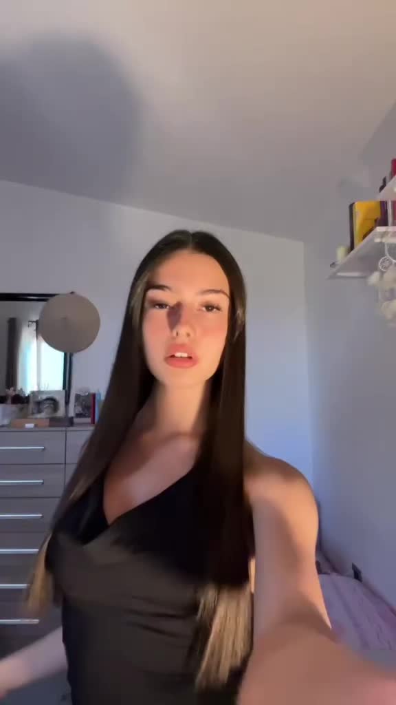 @𝓔𝓵𝓮🖤