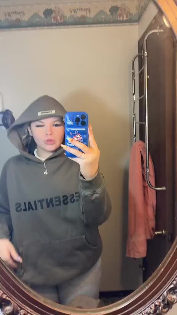 @Angel 🦋