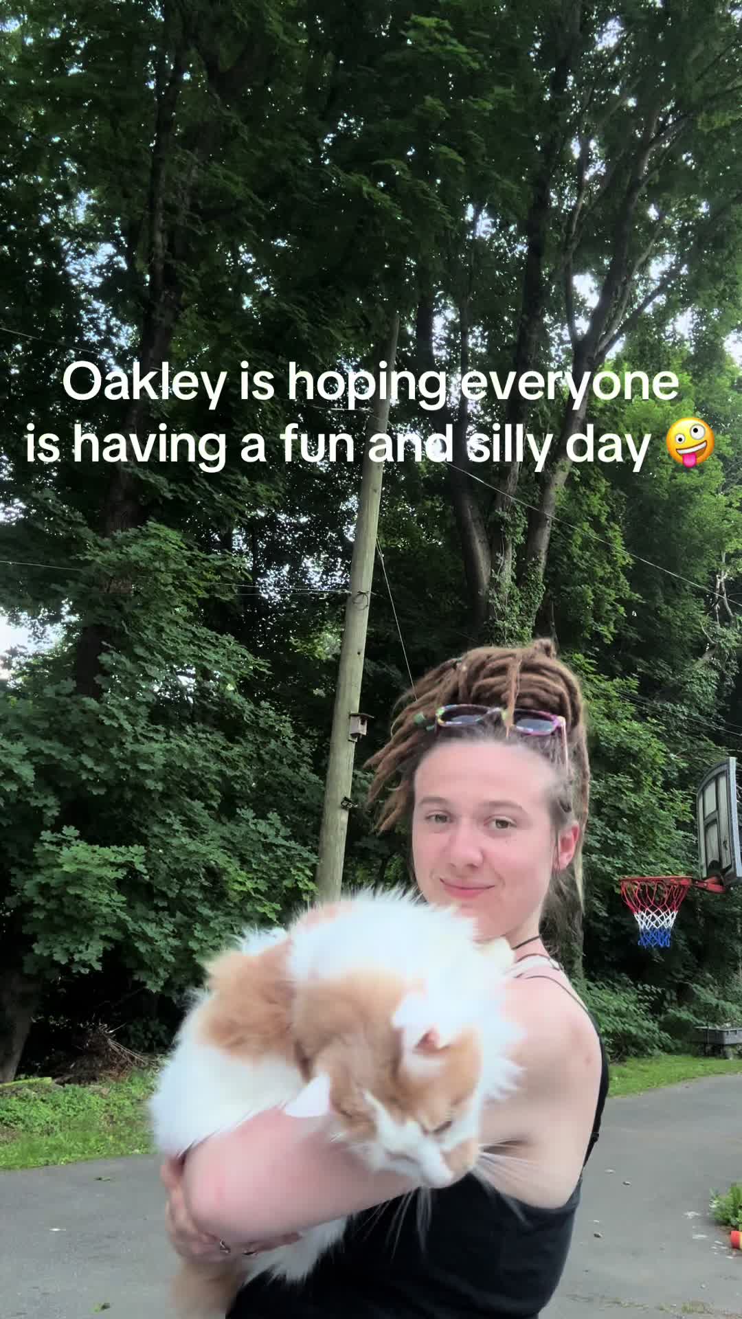 @oakleyhugs