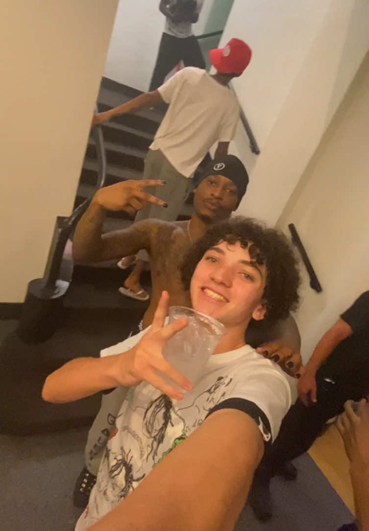 @offwhitegabe
