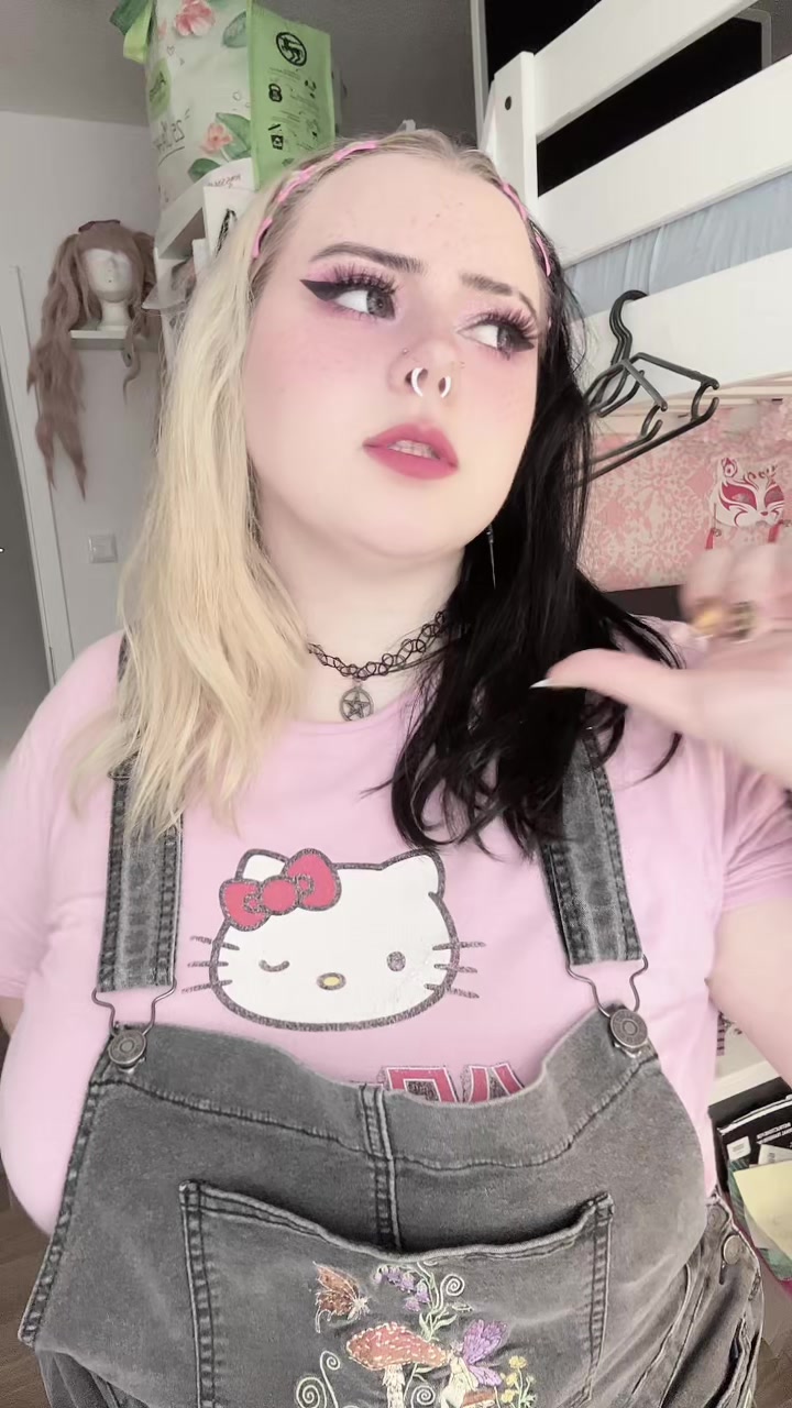 @Julie🖤
