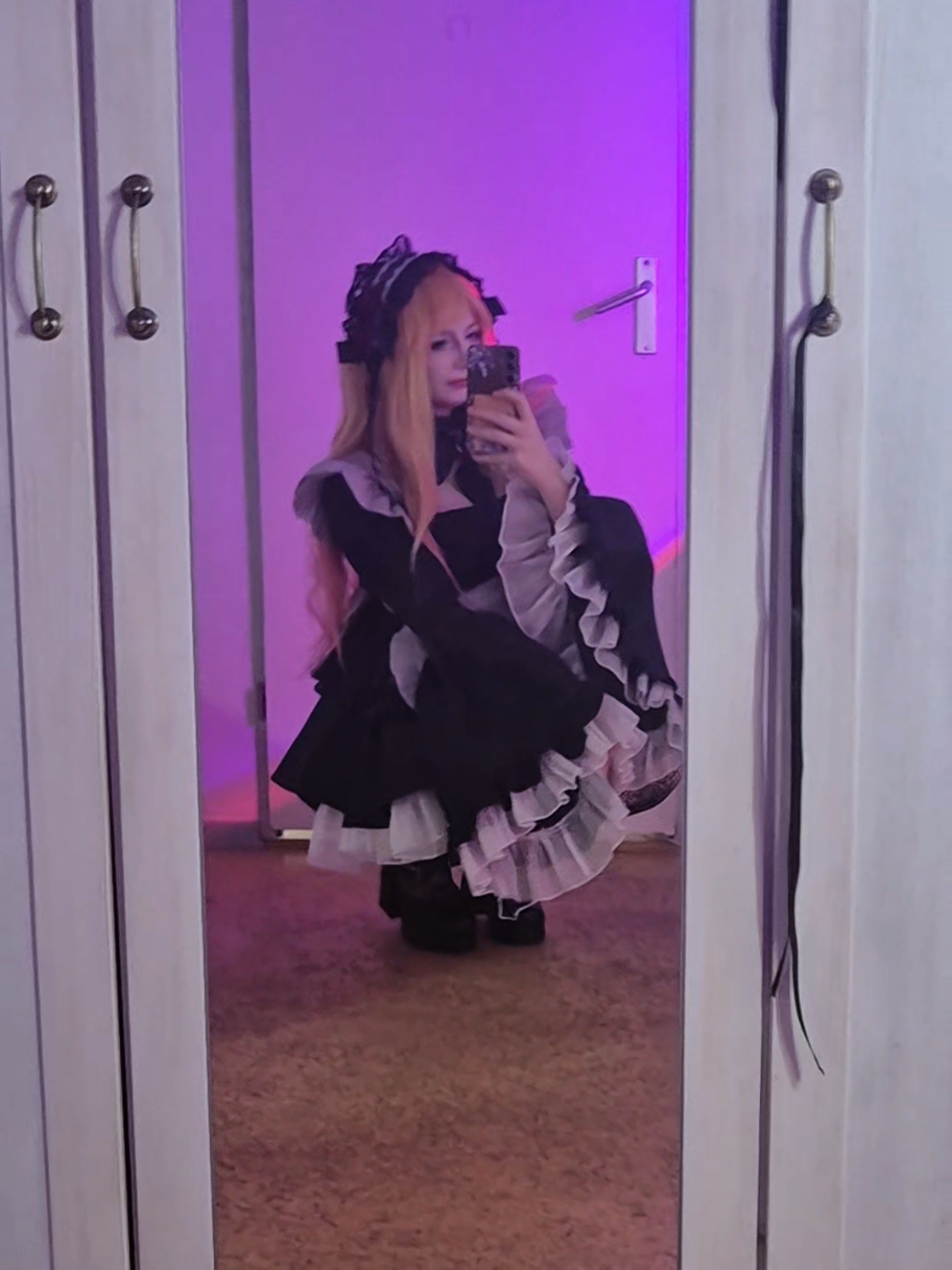 @twitch.tv/nikari_cosplay