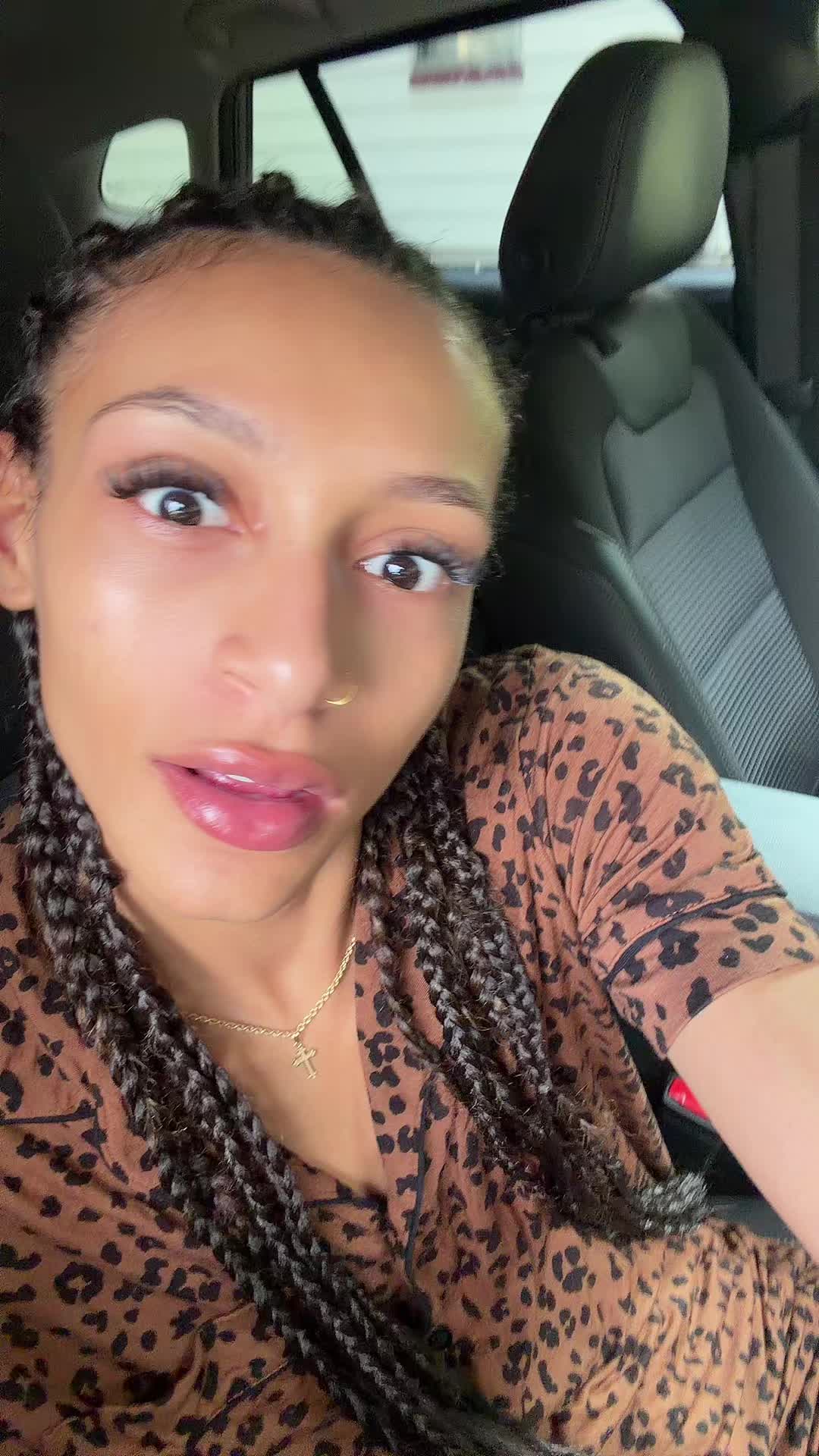 @carleeebaee