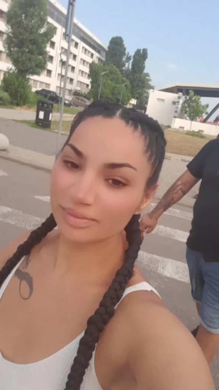 @Andreea Simon