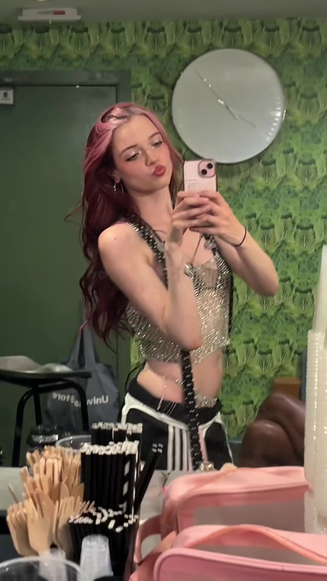 @VANÈS