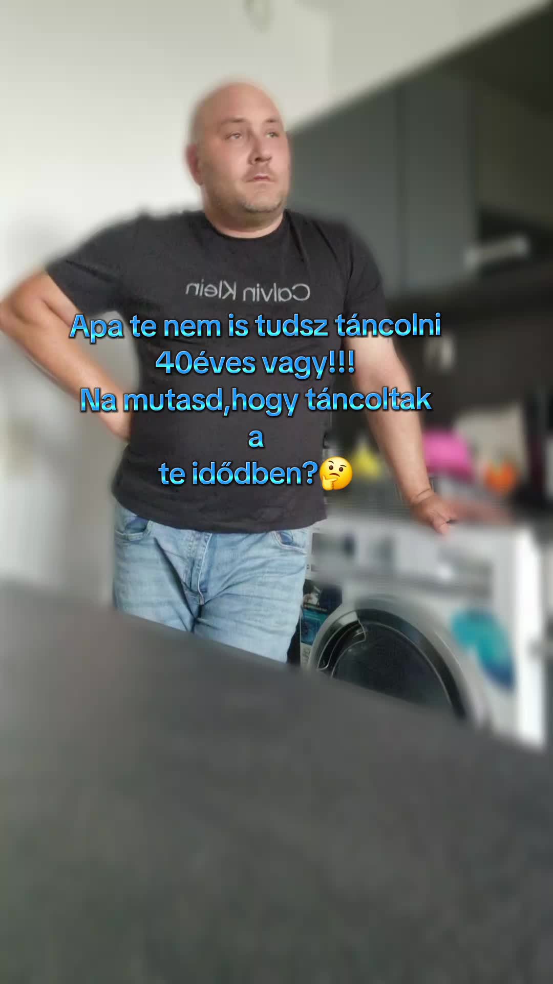 @Milán