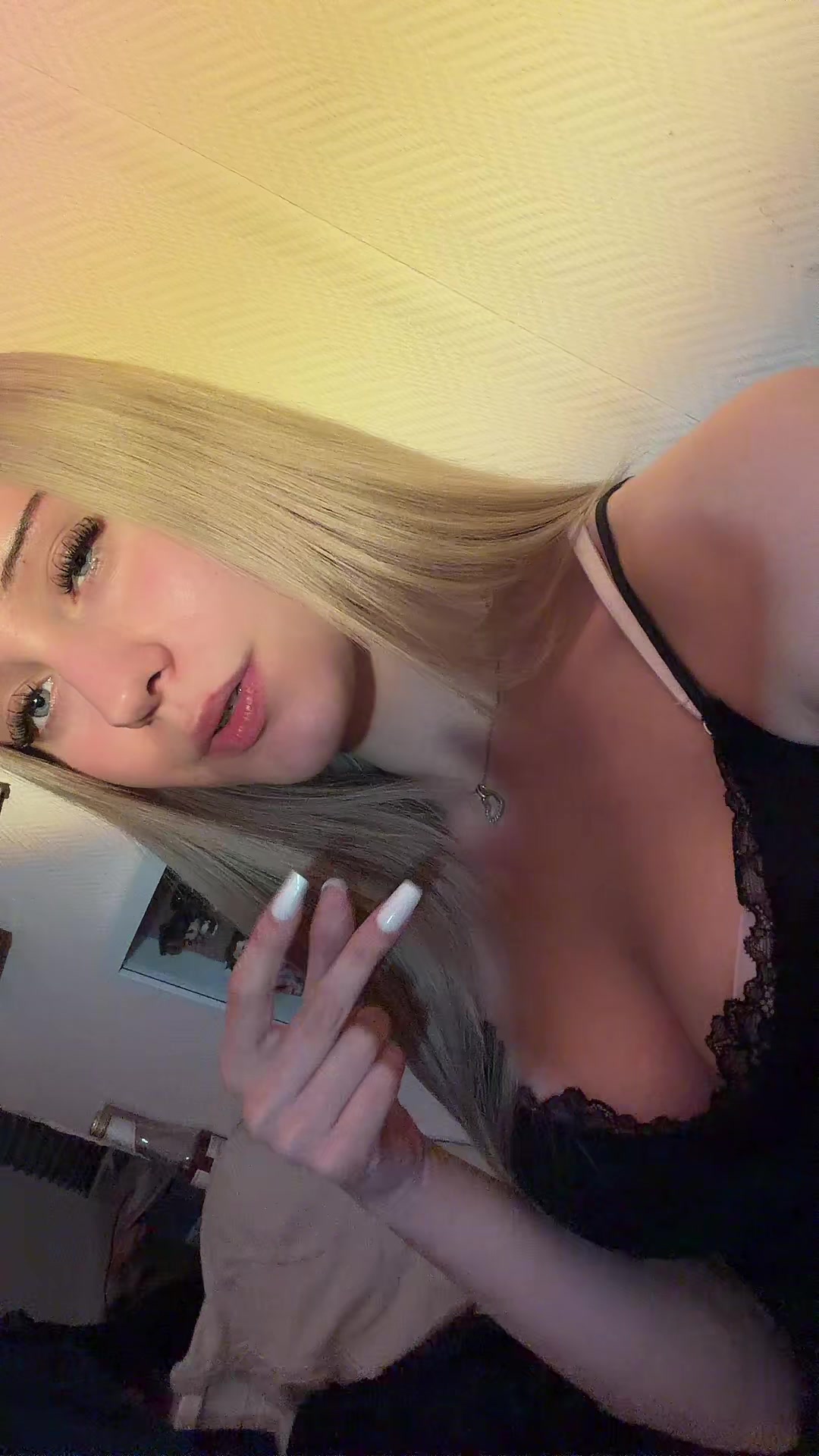 @𝐄