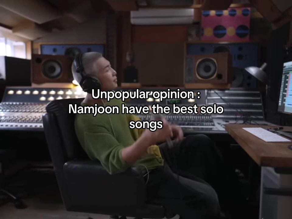 @⟭⟬⁷