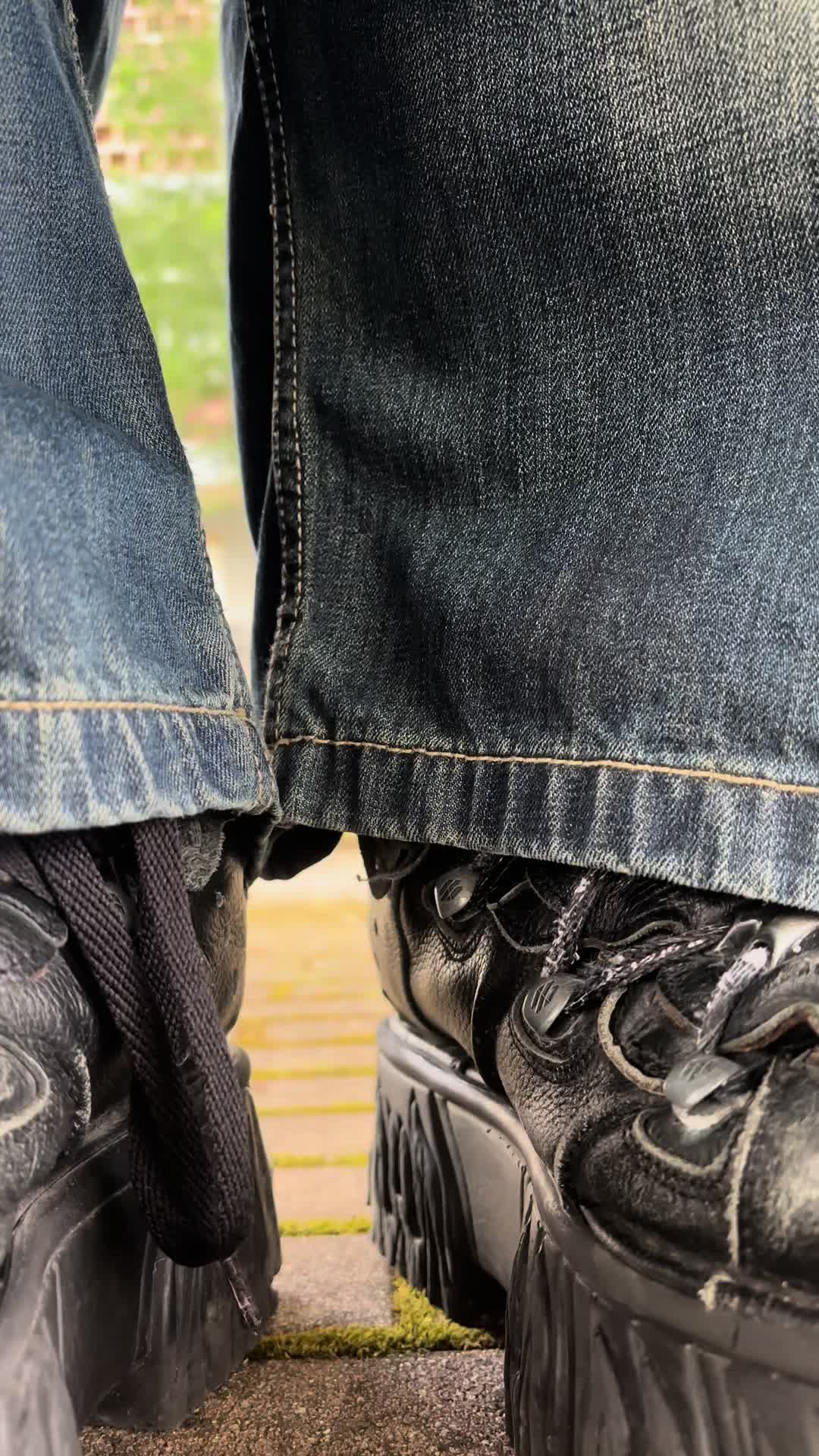 @🎧