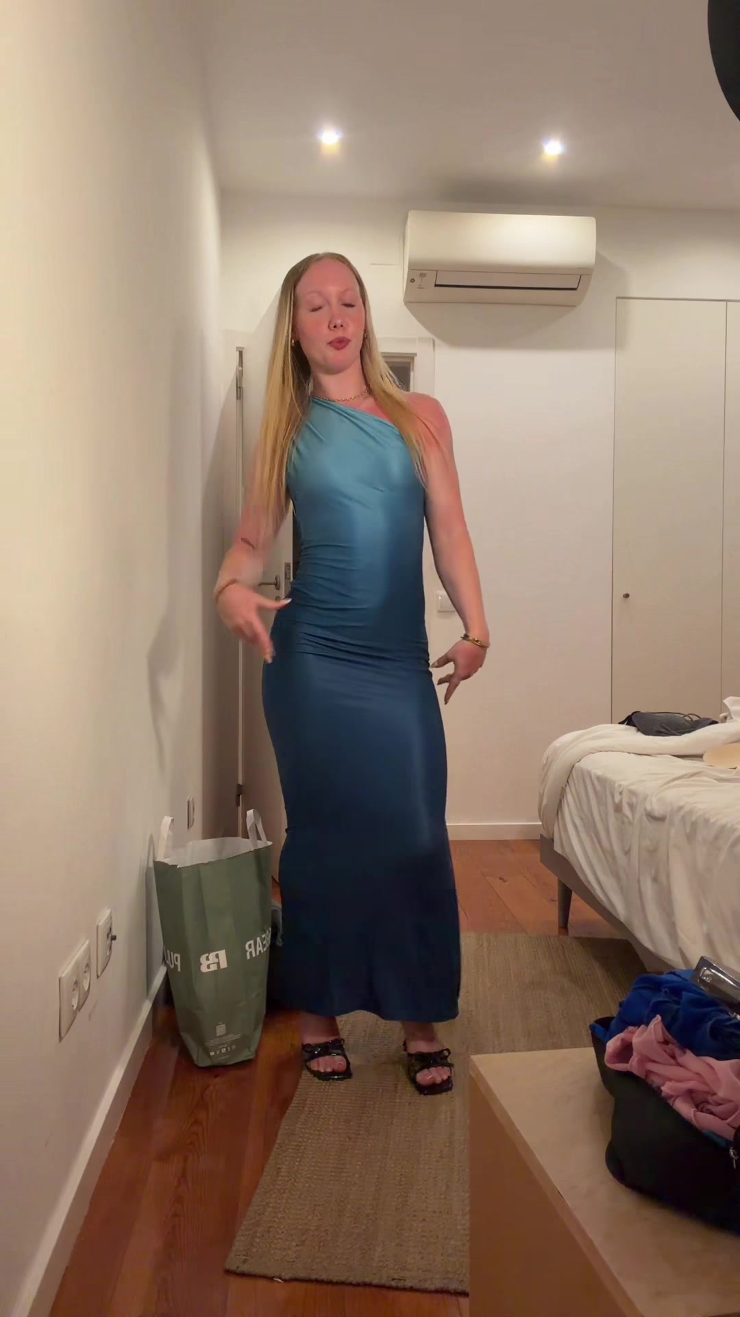 @shaniawag