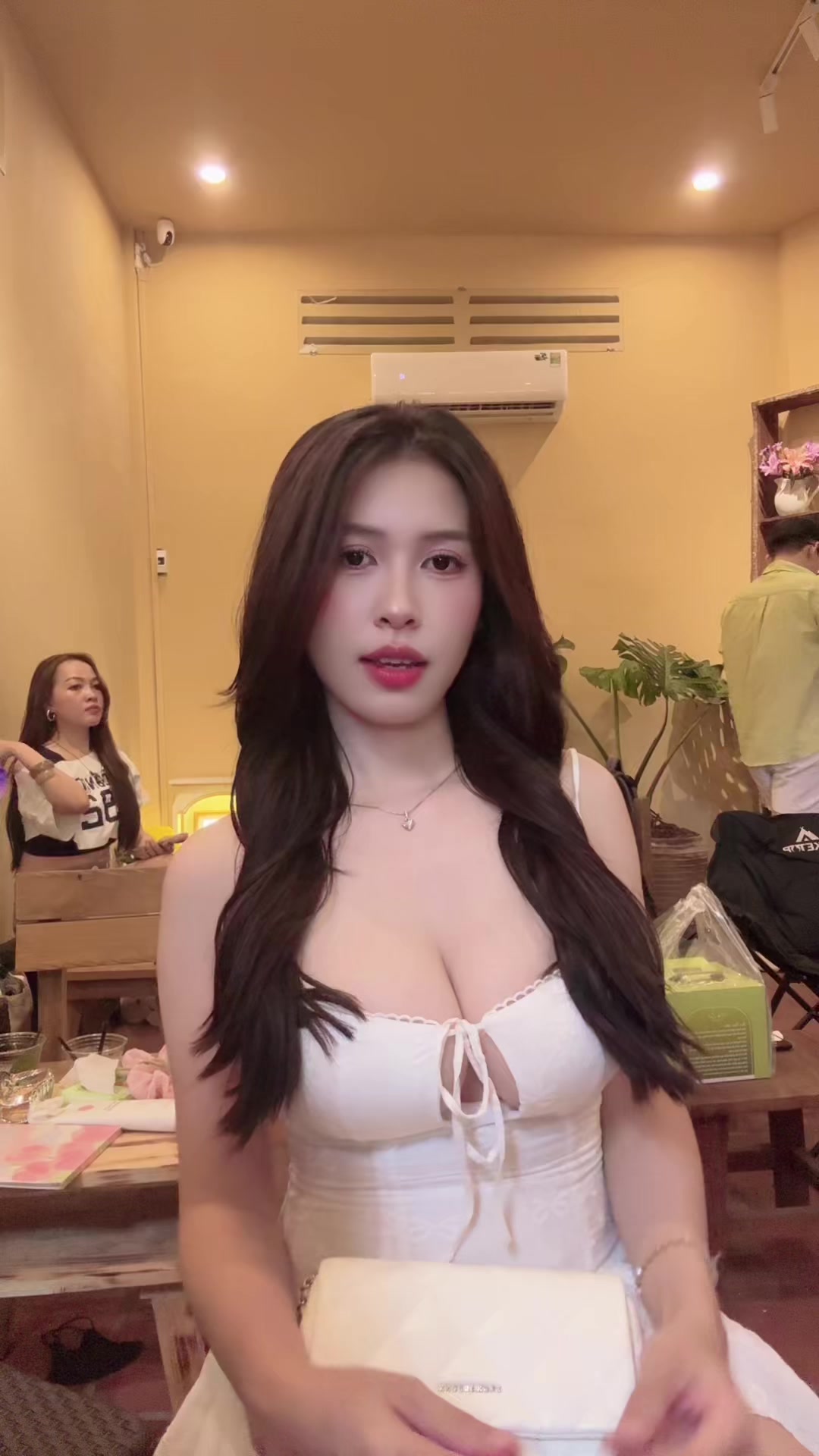 @Hello các vợ