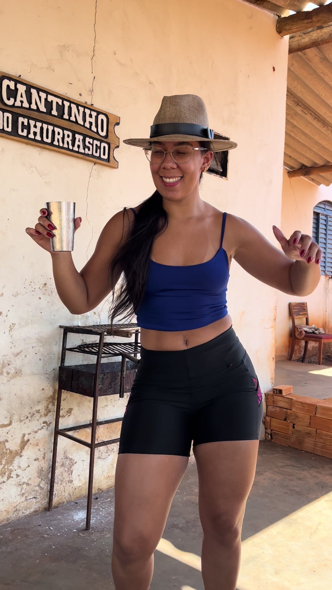 @larissaqueiroz