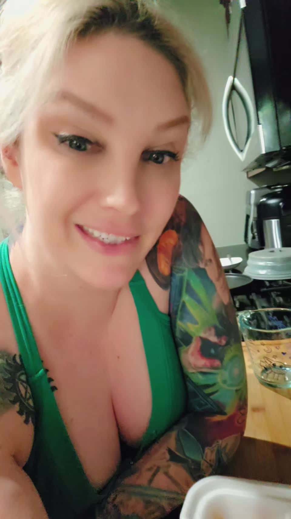 @TheMoistQueen ®️
