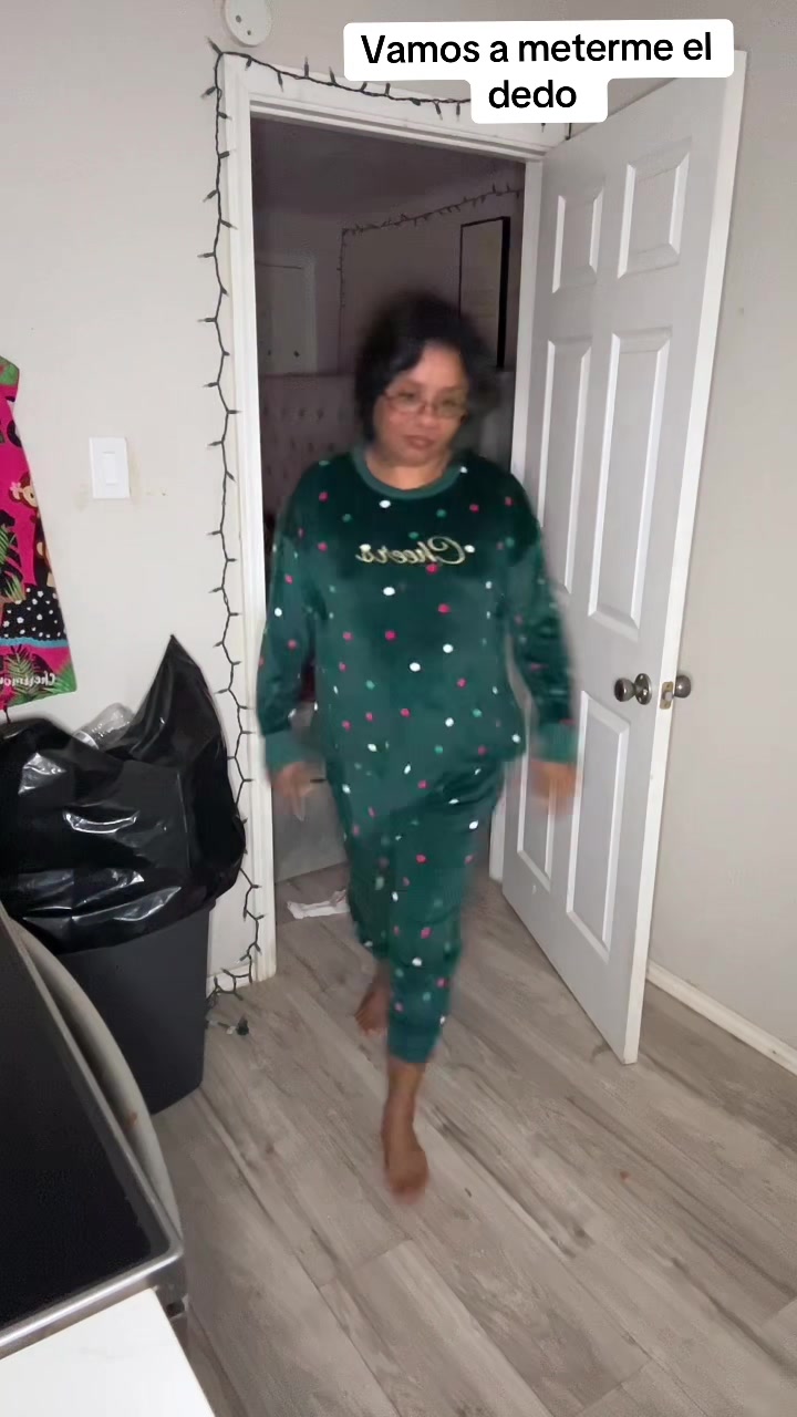 @lalalopez