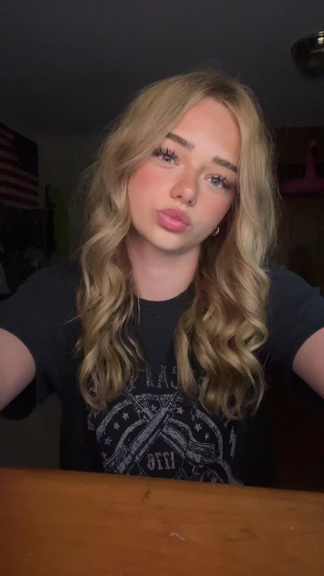 @Bella_t