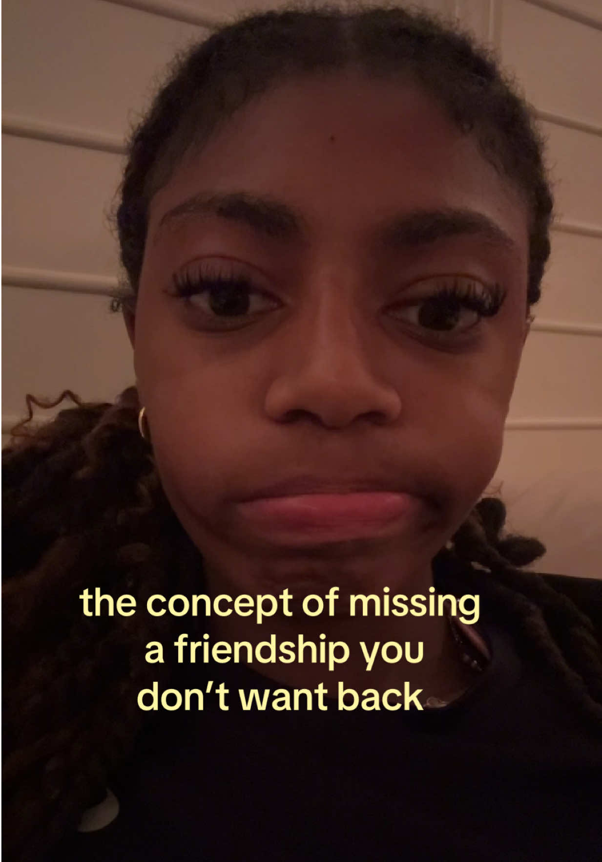 @shaniya ᥫ᭡.