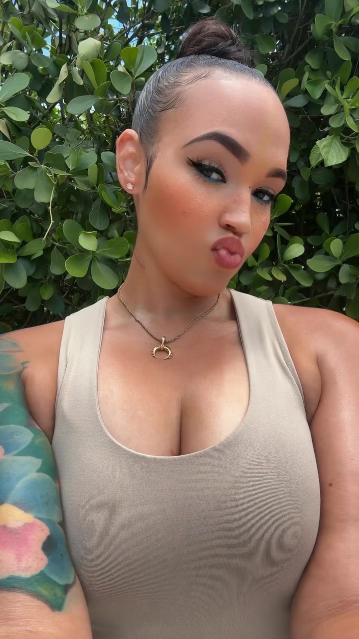 @🧧MistressArabella𖤐𓄃