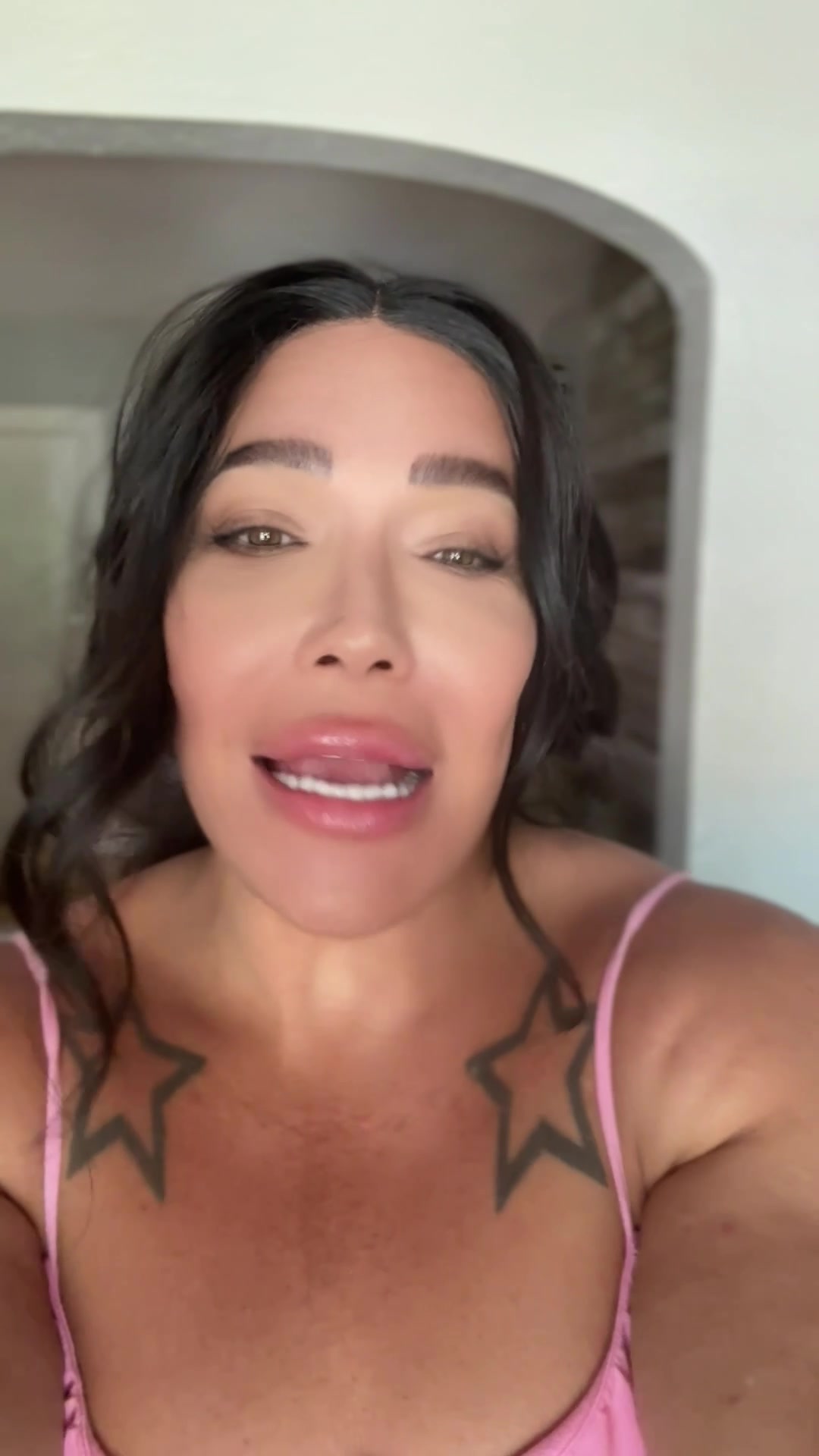 @ava_muscle_mommy.ts