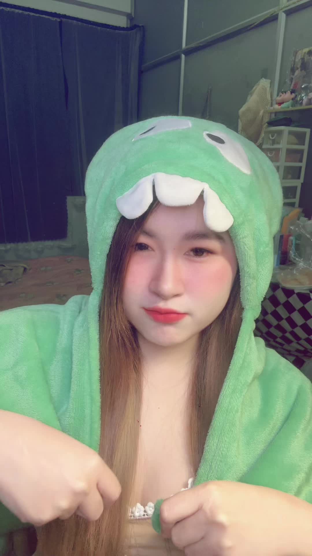 @หญิงนม 🍼