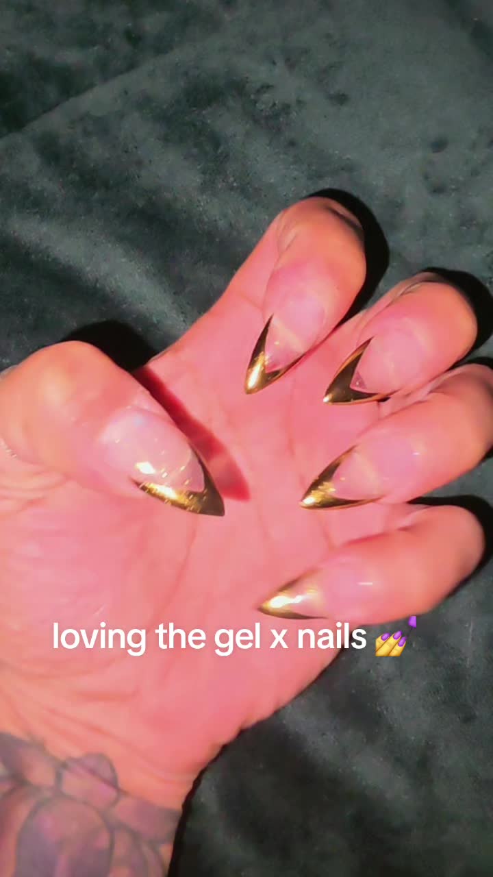 @DanielleDizzy