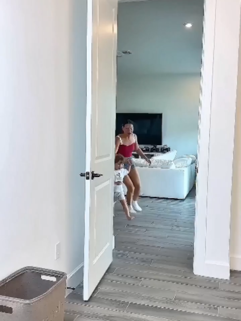 @acholidayizelle86