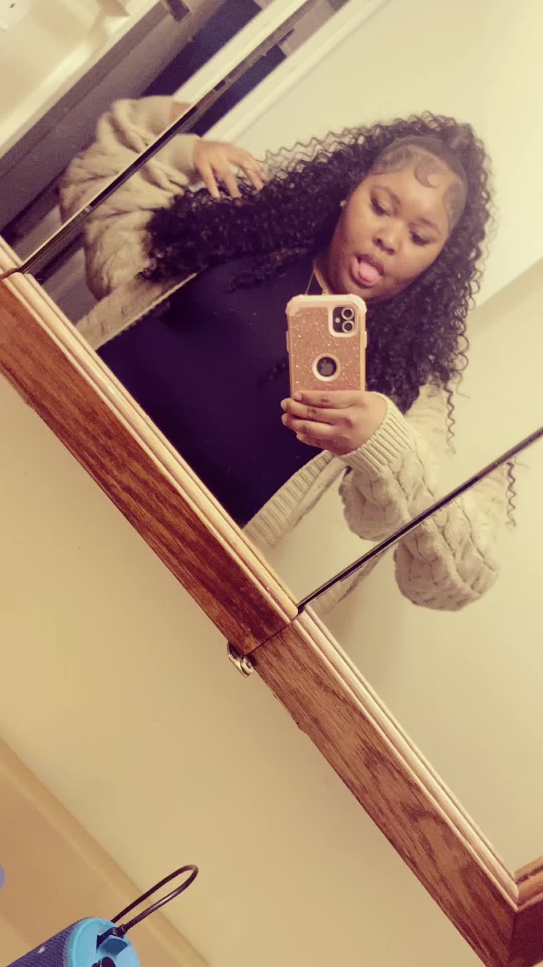 @👩🏽❤️💋👩🏾