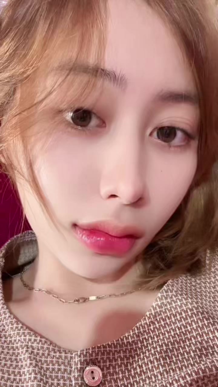 @Ayuu