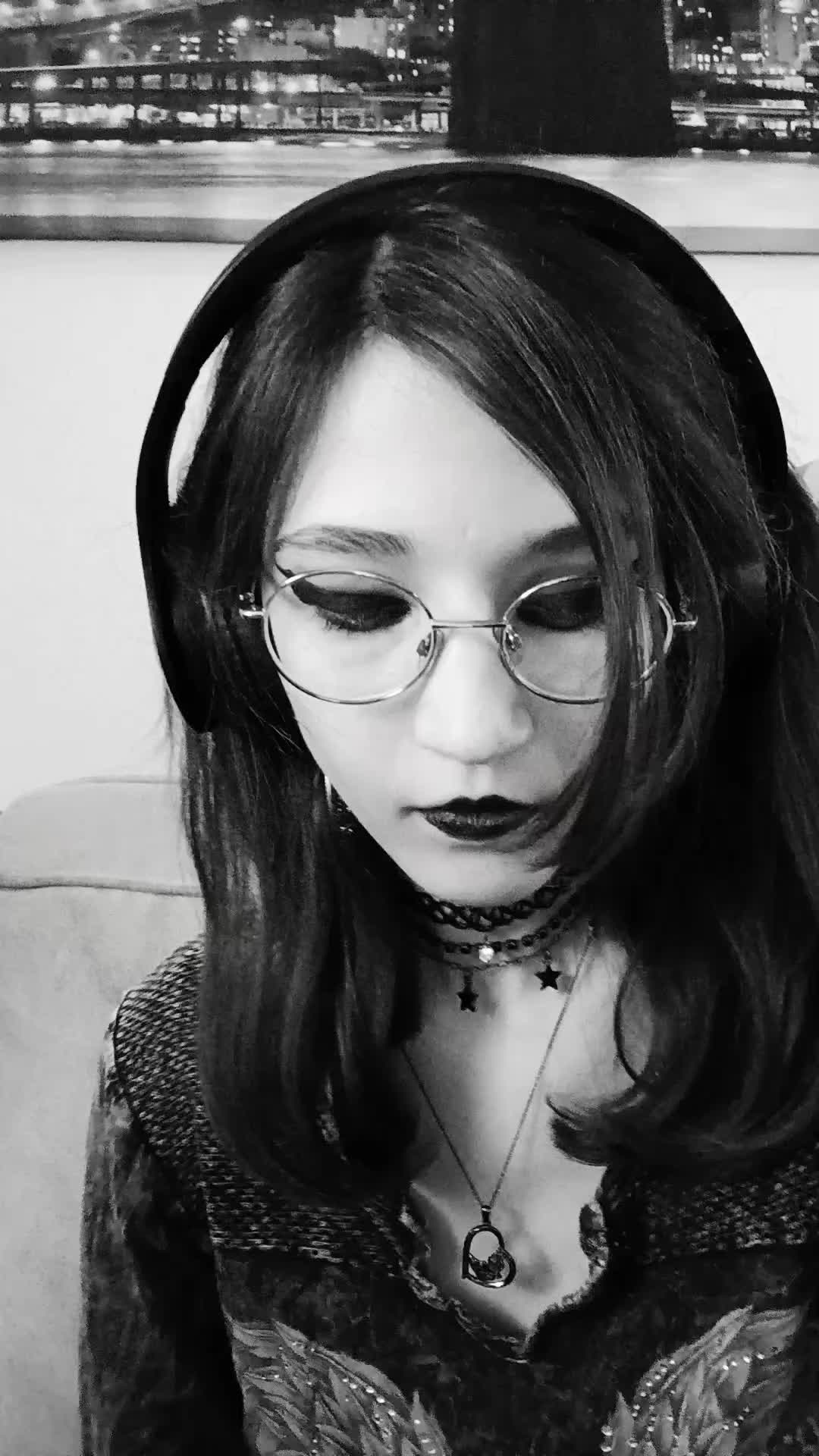 @Weird_hooman_thing666