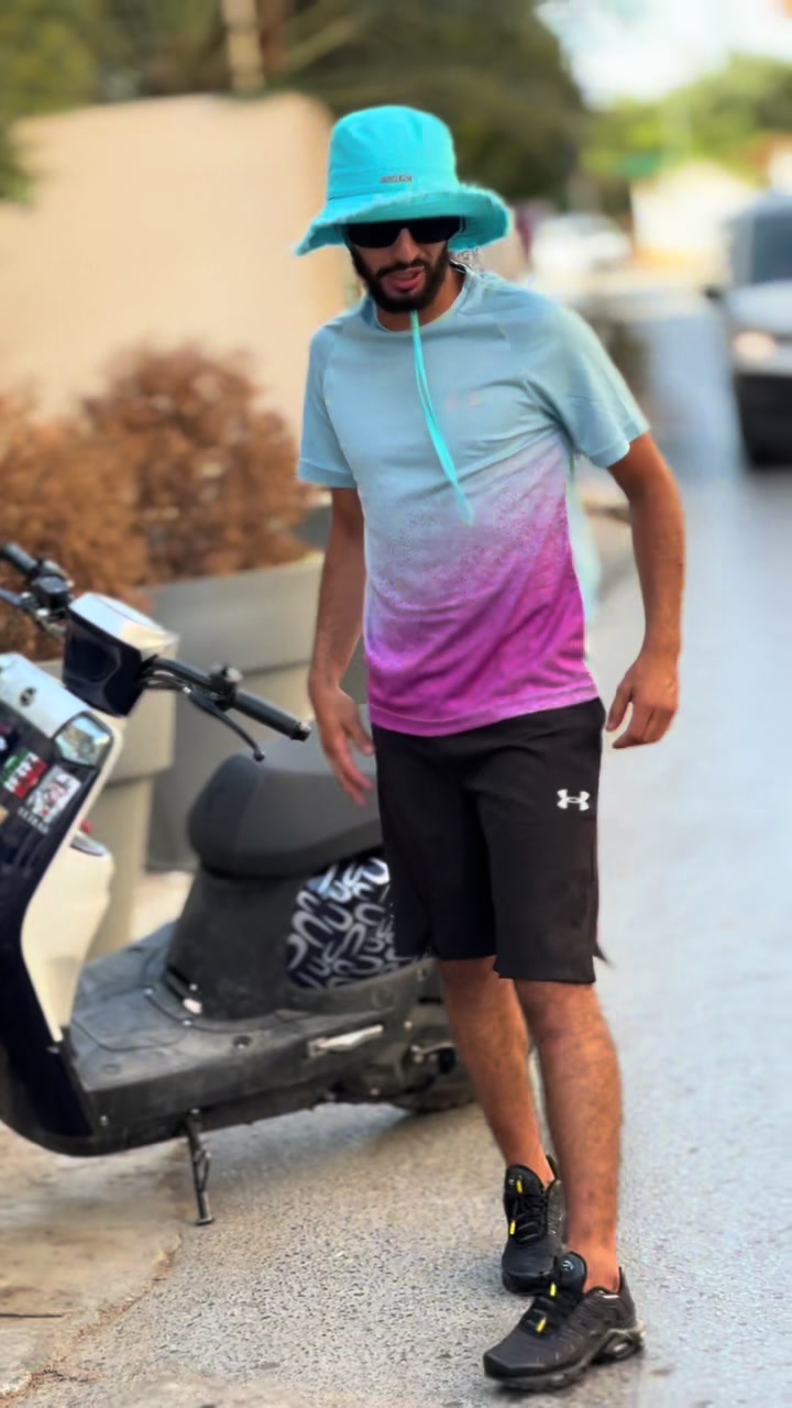 @Parisien💙❤️👕👖👟🕶👔🧢