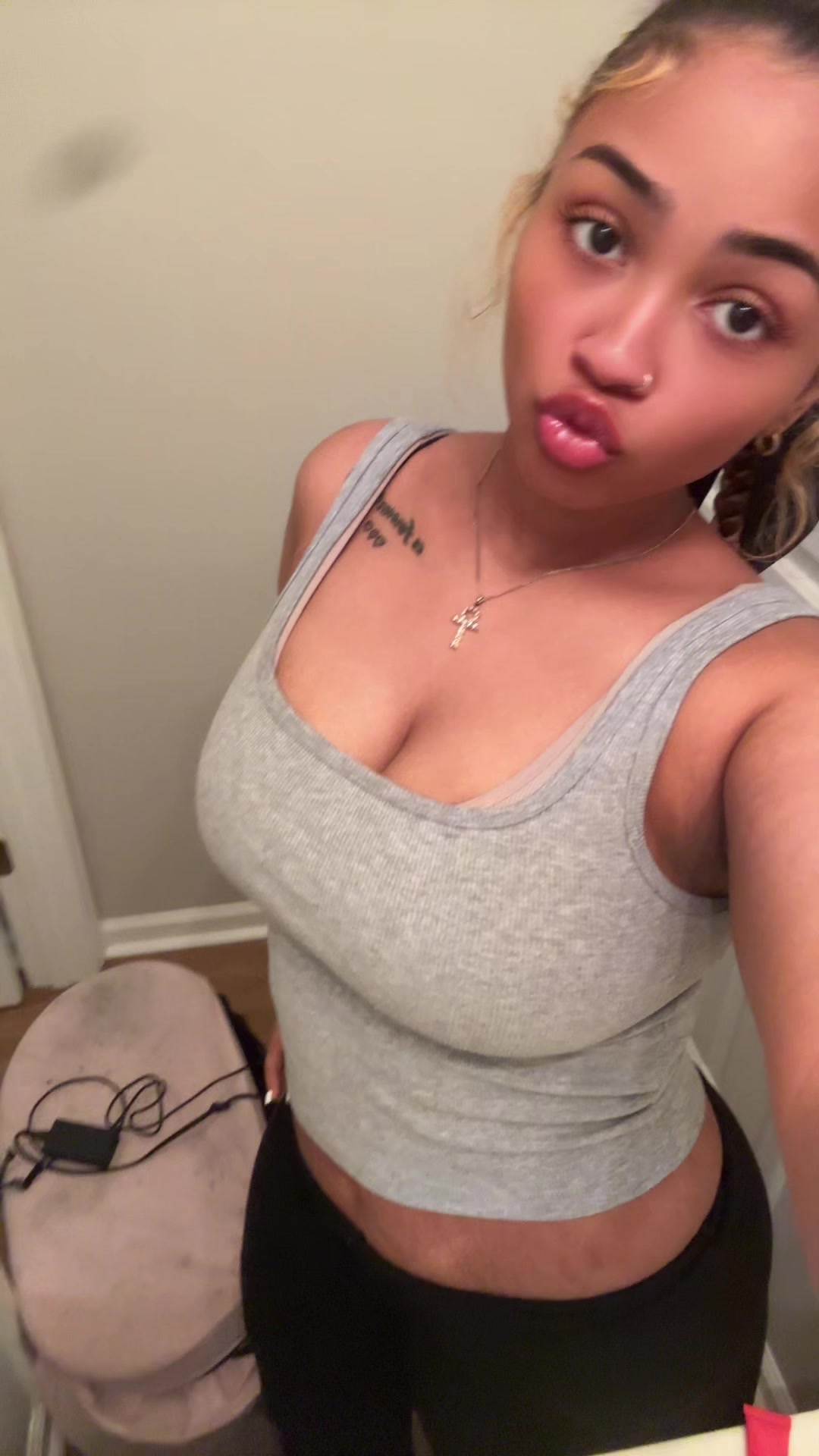 @Prettylittlethang_