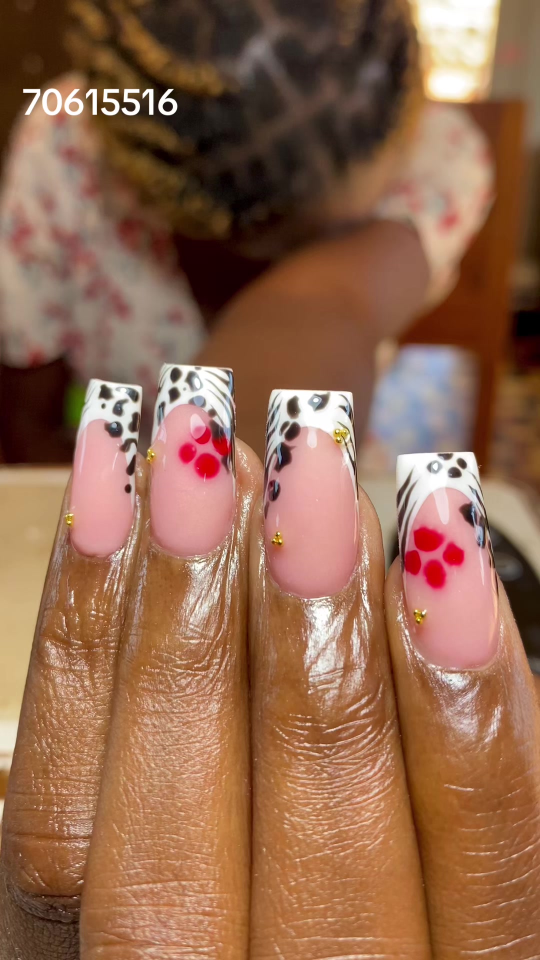 @NKM nail’s Maman na conteneur