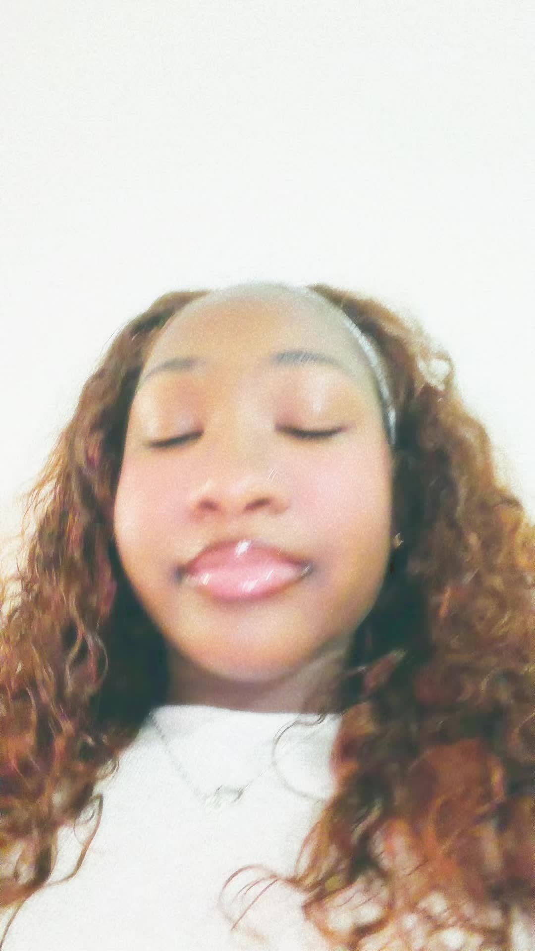 @Queenariiiberryyy🍓