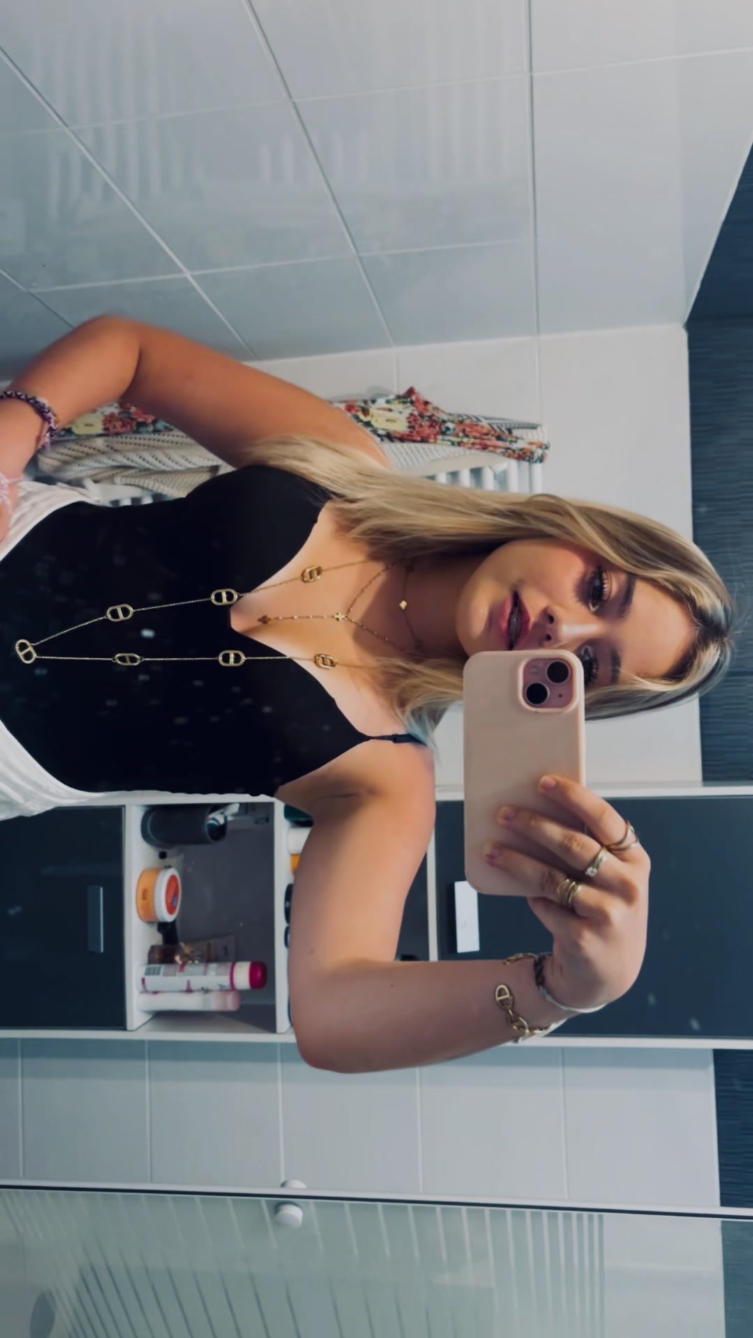 @𝐂𝐡𝐚𝐫𝐥𝐞̀𝐧𝐞💋