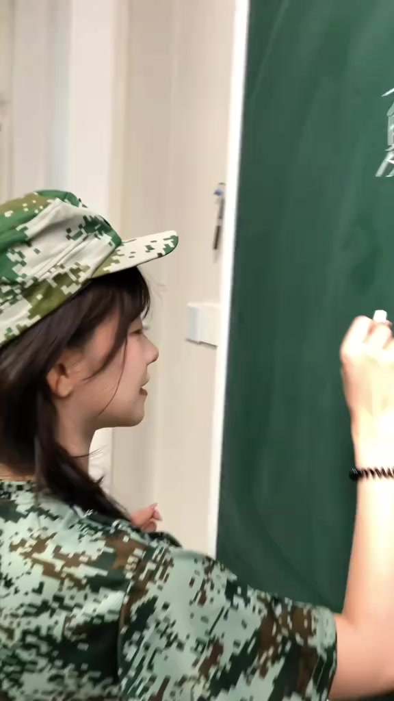 @zуηηηη 夏不萌 𝙛𝙩 𝙎𝙂