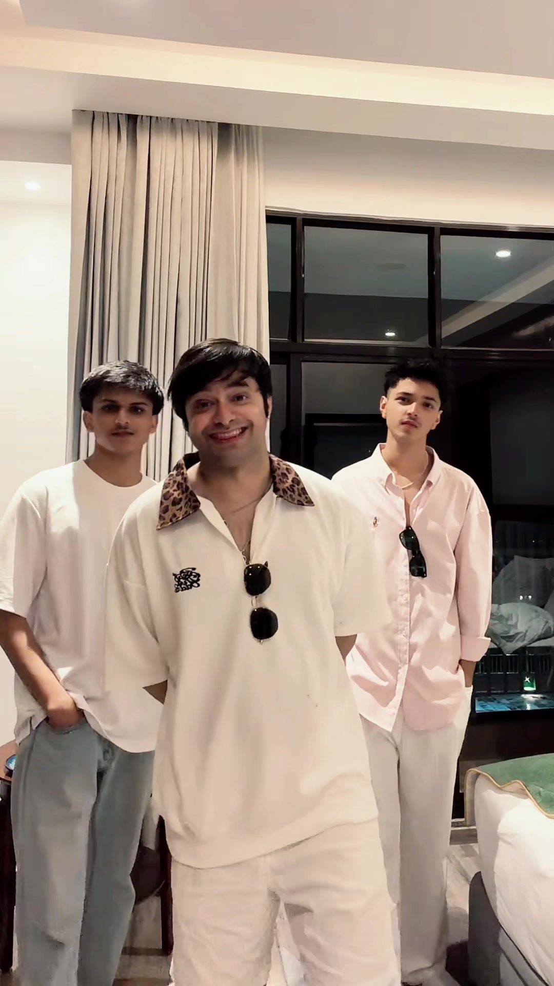 @SAROJ KAFLE💲