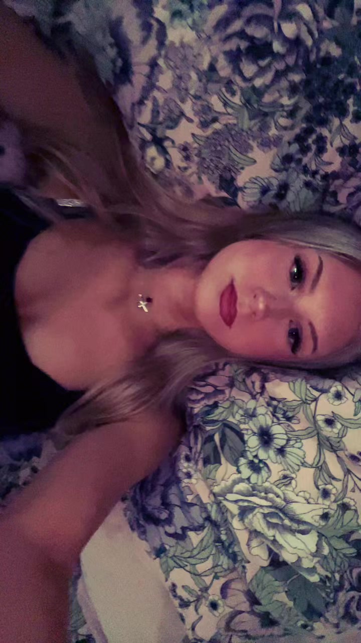 @𝐸𝓂𝓂𝒶 🪩🥂🌸