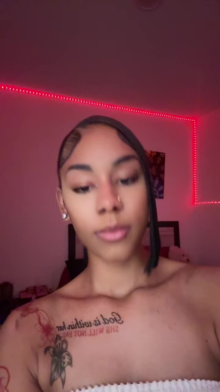 @Yafavoritelightskin._05