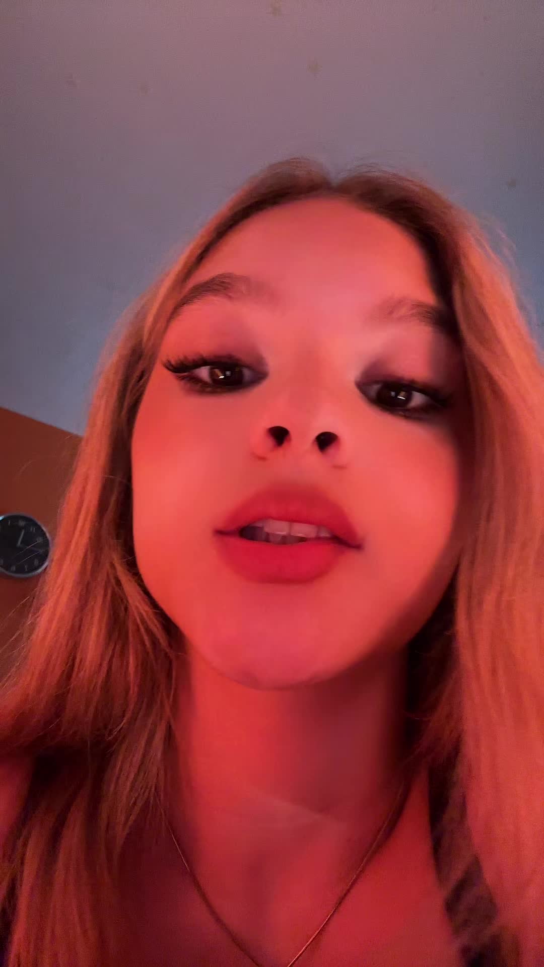 @😻