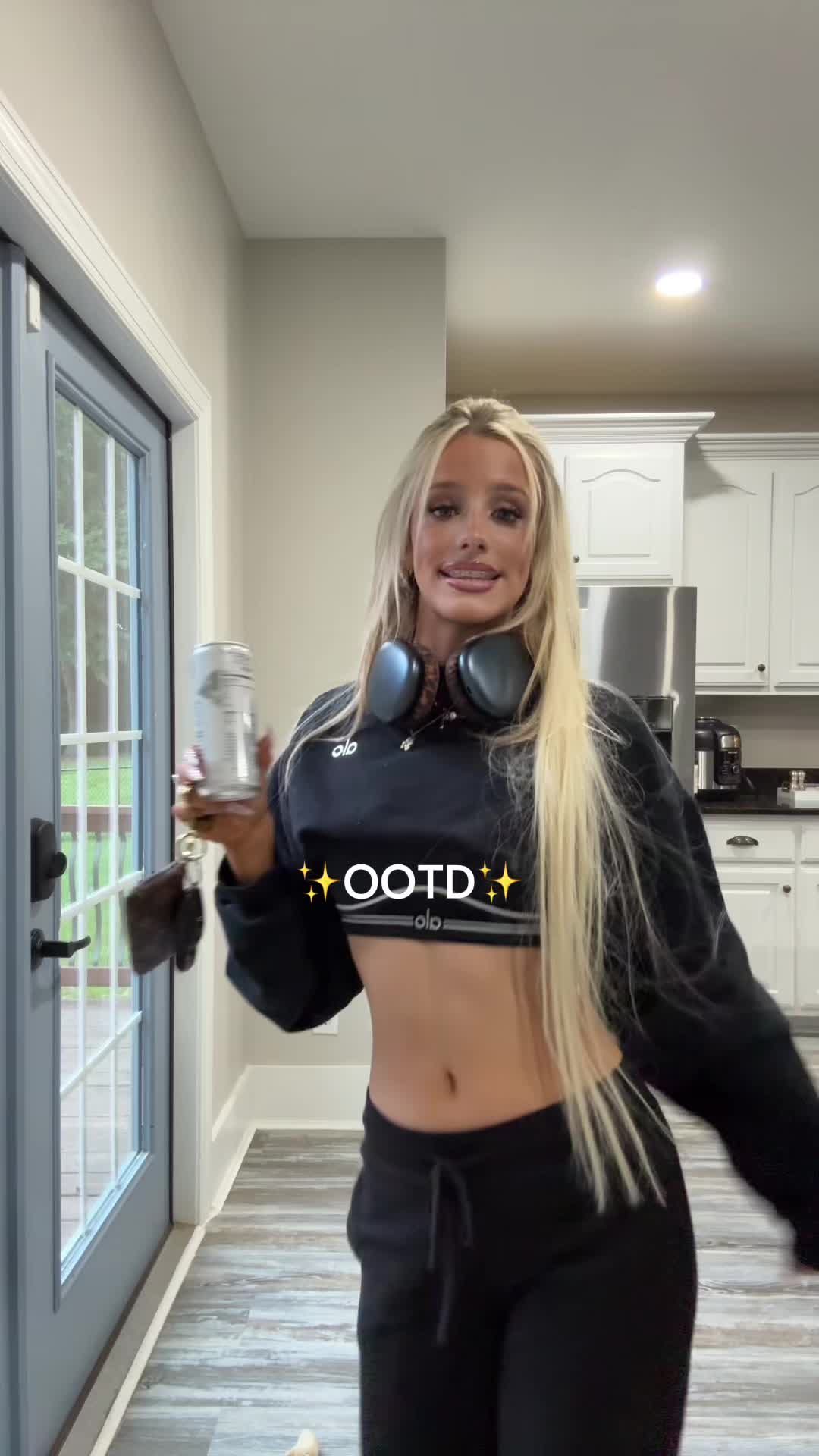 @via *✧・゚: