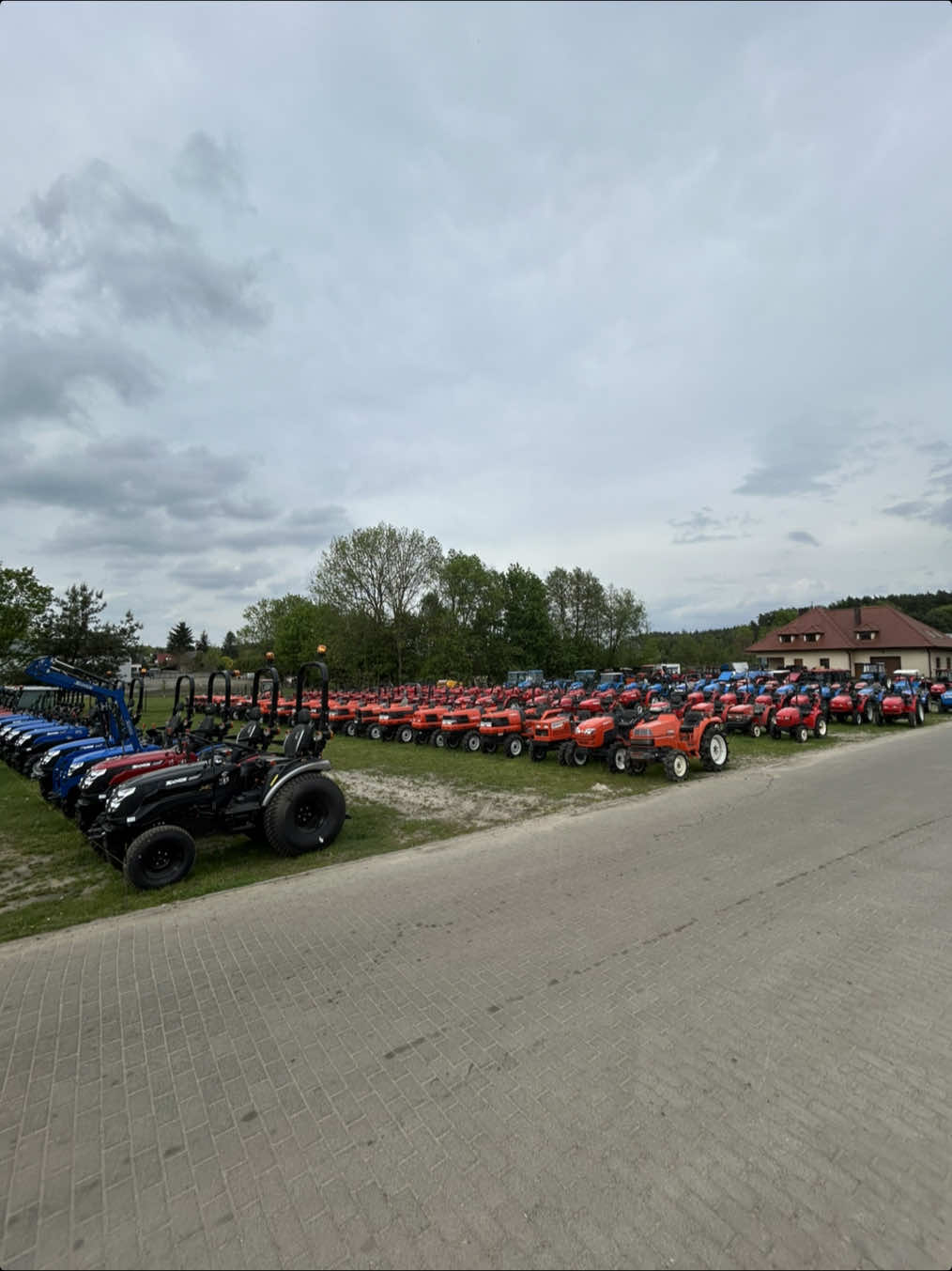 @BOSS SOLIS MINI-TRAKTORKI
