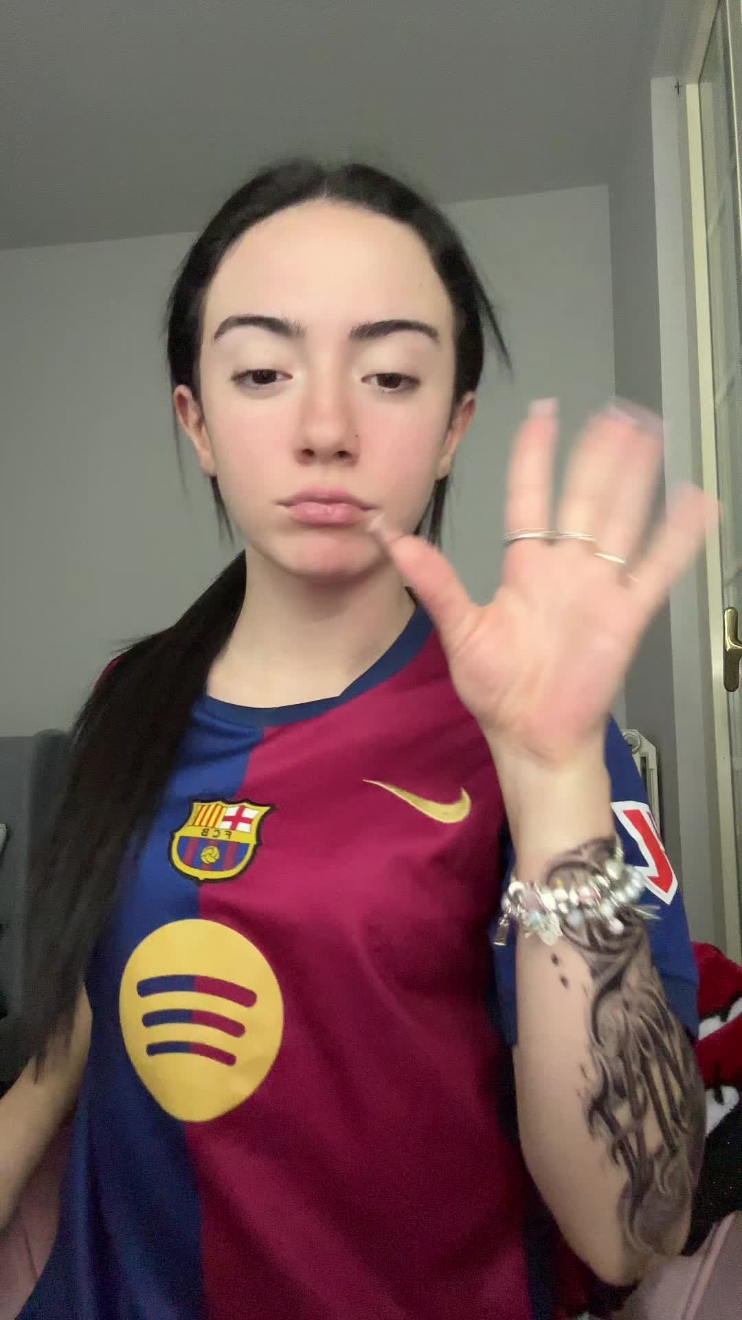 @lari📲